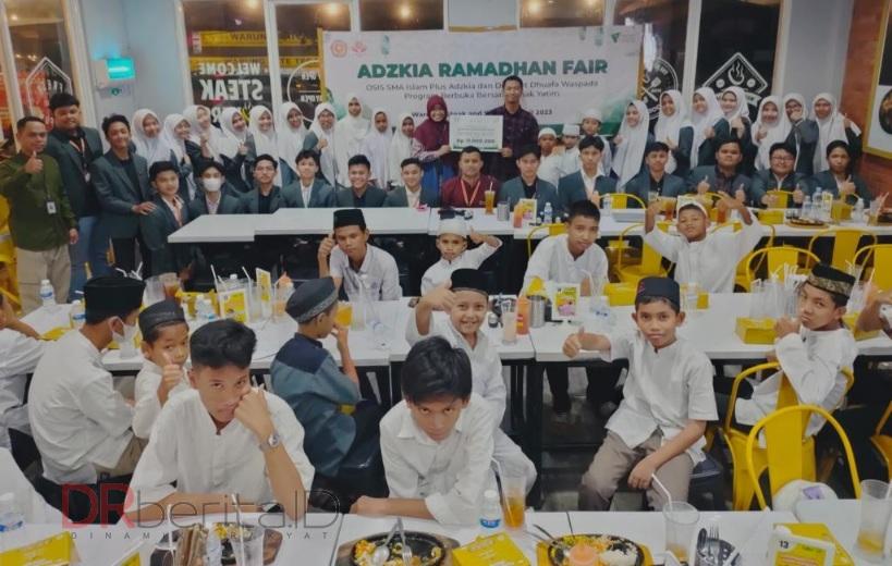 SMA Islam Plus Adzkia dan DDW Ajak Anak Yatim Buka Bersama
