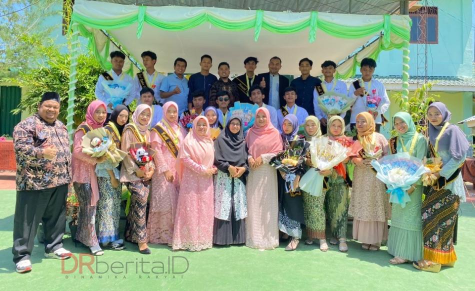 130 Siswa Sekolah Bintang Rabbani DDW Wisuda