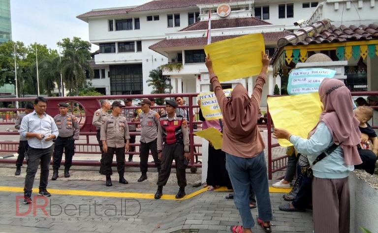 Warga Minta Camat Medan Perjuangan dan Kepling IX Dicopot