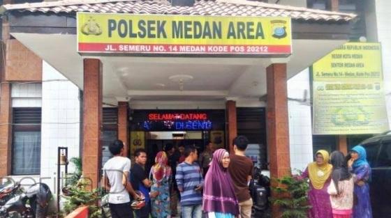 Polsek Medan Area Diminta Tangkap Tersangka Penganiaya Elia