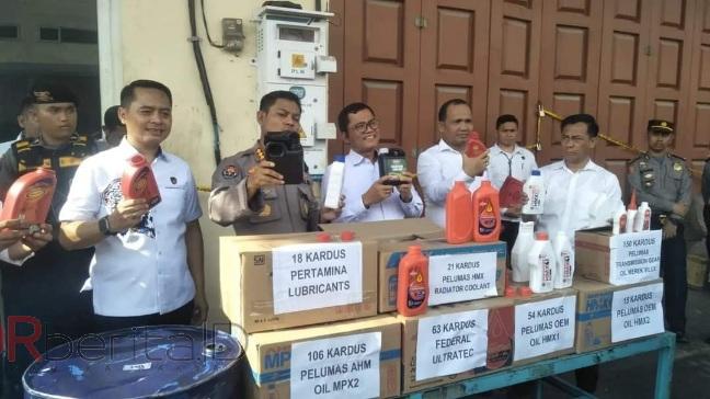 Polda Sumut Grebek Gudang Oli Illegal di Komplek Cemara