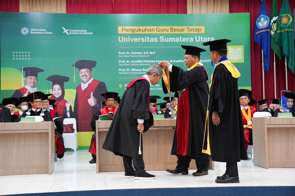 Rektor Muryanto Tantang Karya Tiga Guru Besar USU