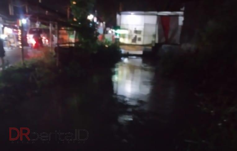Drainase Jalan Datok Kabu Medan Bermasalah, Hujan Deras Turun Jalan Tergenang Air