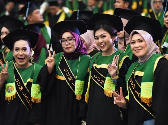 Di Hadapan 4.189 Wisudawan, Pidato Rektor Angkat Tema Pembelajar Tangguh dan Fenomena Pekerja Gig Economy