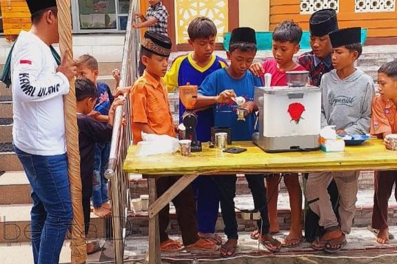 Sahabat UAS Sumut Gelar Pangkas dan Ngopi Gratis