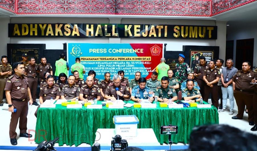Tersangka Korupsi Tanah Keruk PT. PSU Untuk Proyek Jalan Tol Ditahan