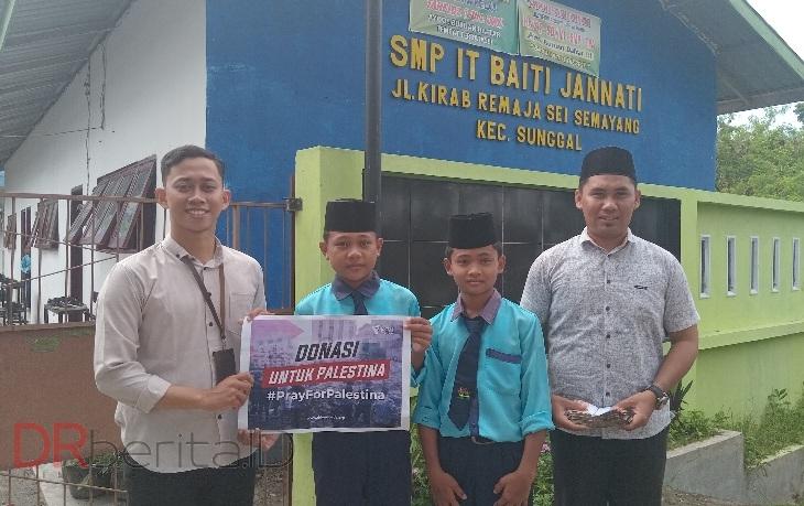 SMP Baiti Jannati Bantu Donasi ke Palestina