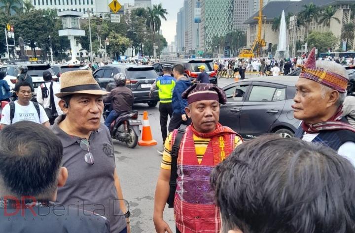 Setelah Aksi Bela Palestina, Ulos 1.000 Meter Sukses Terbentang di Monas