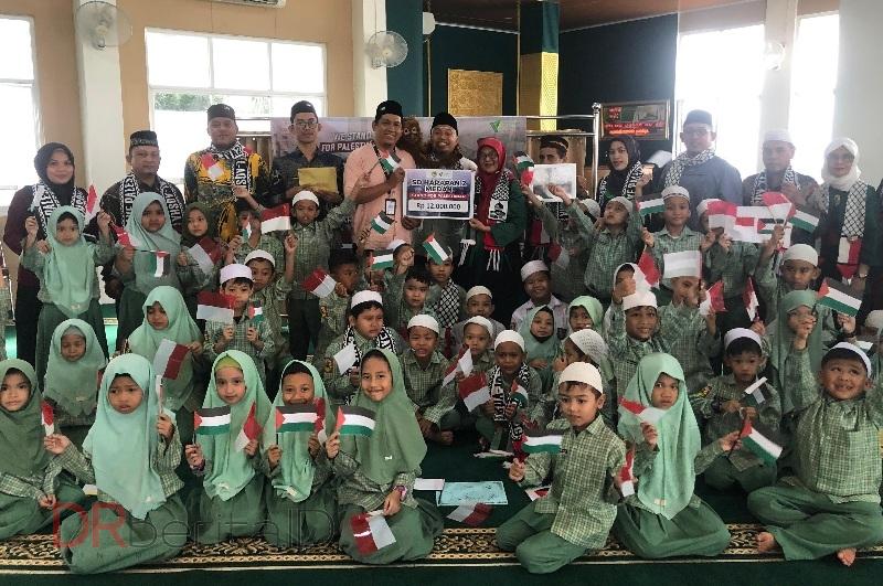 Lewat Dongeng Kemanusiaan, SD IT Harapan 2 Medan Salurkan Donasi ke Palestina