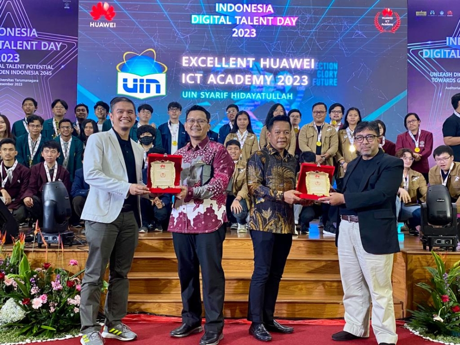 Rektor USU Raih Penghargaan Pembinaan Talenta Digital dari KSP-Huawei