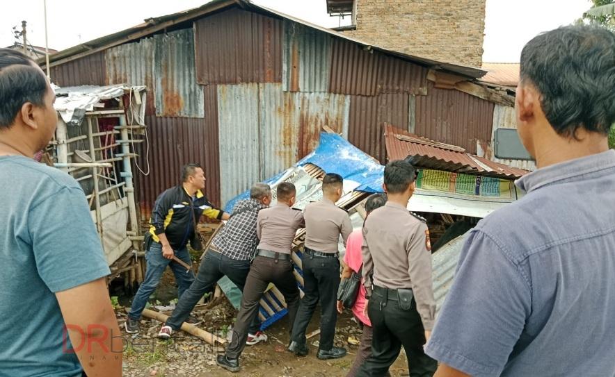 Pondok Narkoba di Tembung Kembali Dirobohkan