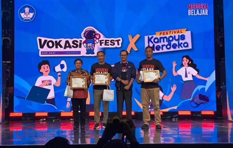 Dosen Unimed Dr. Novita Raih Penghargaan Pelatih Wushu Terbaik