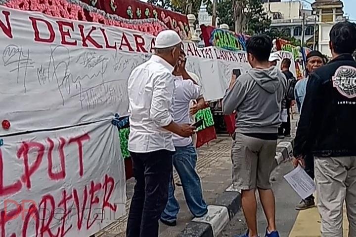 Warga Kota Medan Lawan Pemilu Curang 2024 Depan Istana Maemon