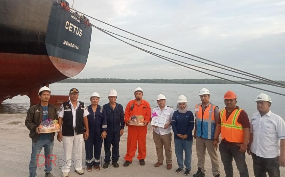 Kapal MV Cetus Sandar Perdana di Pelabuhan Belawan