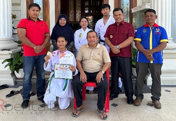 Saroha Manullang dan Jamaluddin Pohan Apresiasi Atlet Karate KKI Sibolga Raih 7 Medali