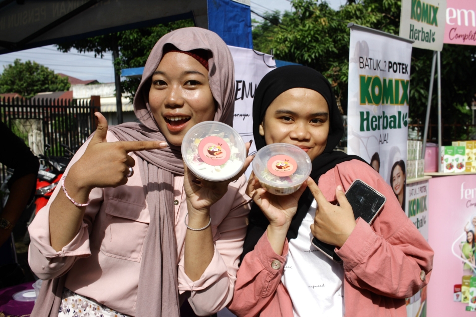 Mahasiswa Launching Produk Projek Bisnis di Bazar LP3I Medan