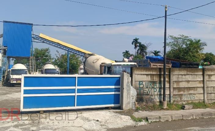 Masyarakat di Pintu Tol Semayang Minta Pemerintah Tutup Pabrik Beton