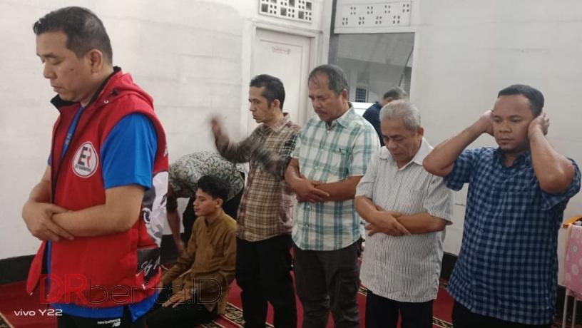 Cawagub Sumut Jadi Imam Sholat Magrib di Medan Denai