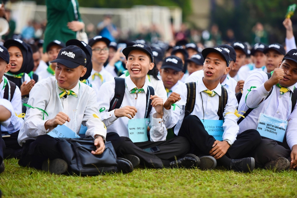 7.350 Mahasiswa Ikuti PKKMB USU di Stadion Mini