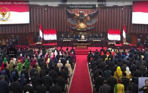 730 Anggota DPR dan DPD RI Gajinya Fantastis Dengan Bermacam Tunjangan