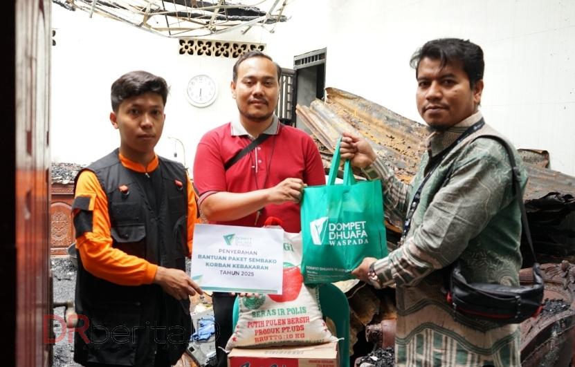 Korban Kebakaran Pasar 3 Karakatau Medan Terima Bantuan Sembako dari DDW