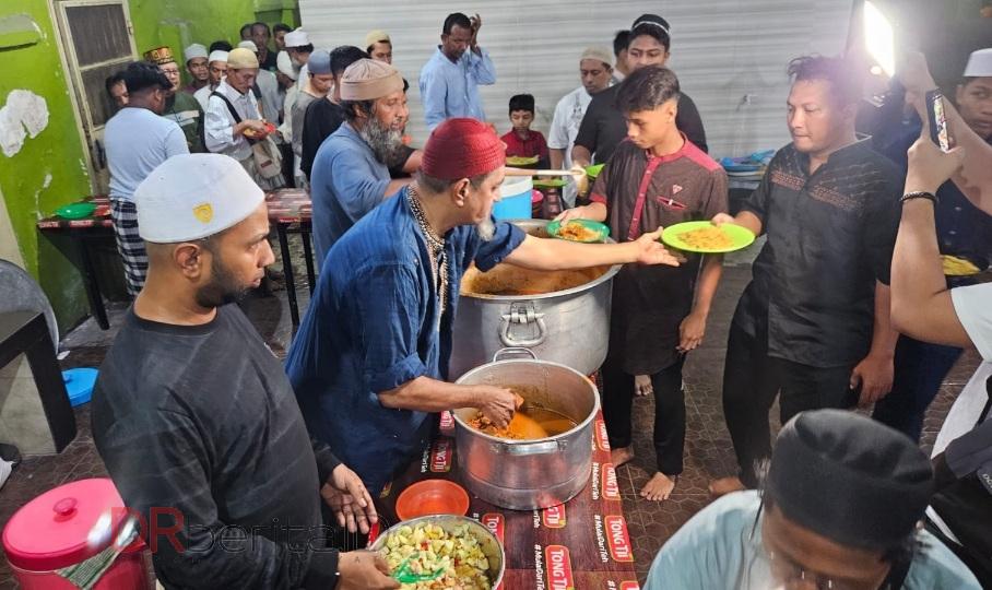 Komunitas India Muslim Kota Medan Bagikan Ratusan Porsi Nasi Briani dan Kari Kambing di Bulan Ramadan