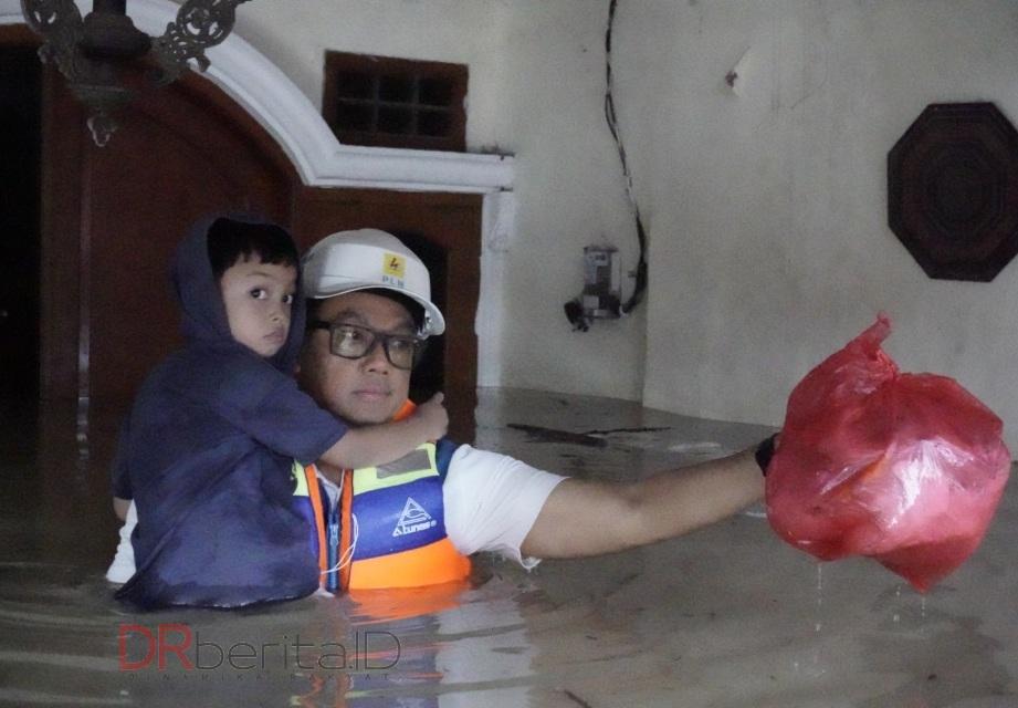 Aksi Heroik Dirut PLN di Tengah Banjir Bekasi dan Dugaan Korupsi di Kortastipidkor Polri