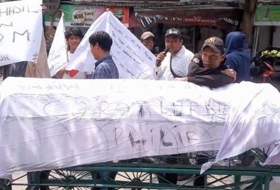 Keranda Mayat Bukti Matinya Kinerja Lurah Pandau Hilir Medan Perjuangan