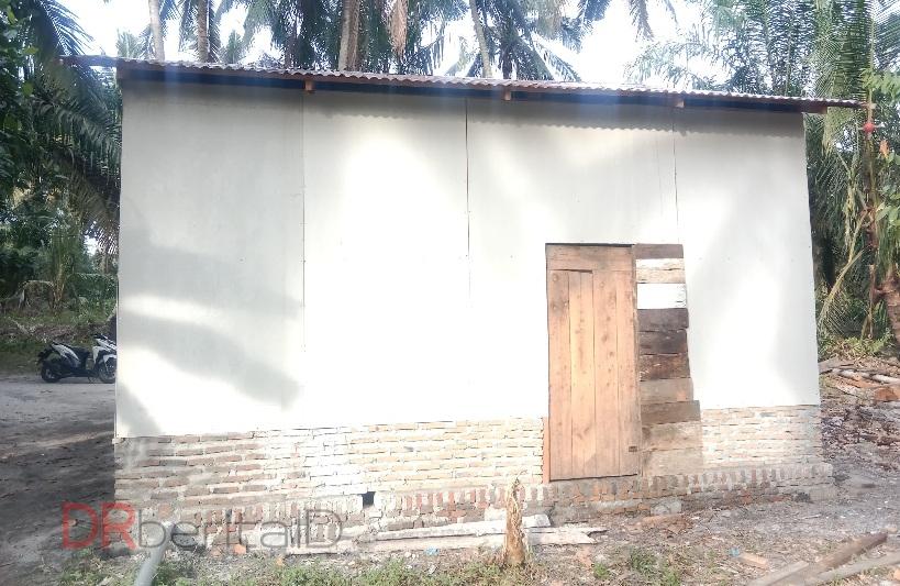 Ijeck dan Rahmat Shah Bantu KSJ Bedah Rumah Nek Asmah dan Atok Amran di Batubara