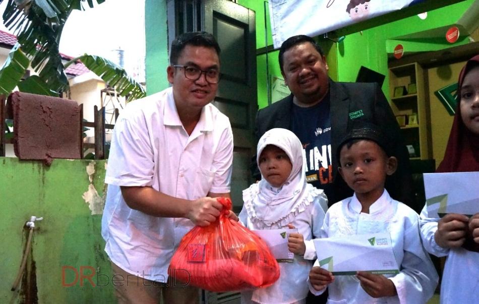 Kerjasama DDW, 20 Anak Yatim di Medan Terima Santunan dari CIMB Niaga Syariah