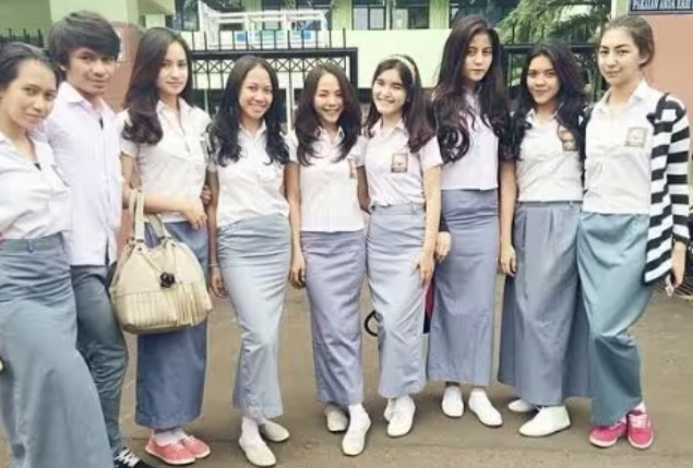 Awal Tahun 2026, Seluruh Pelajar SMA, SMK, dan SKH Dapat Seragam Sekolah dan Sepatu Gratis