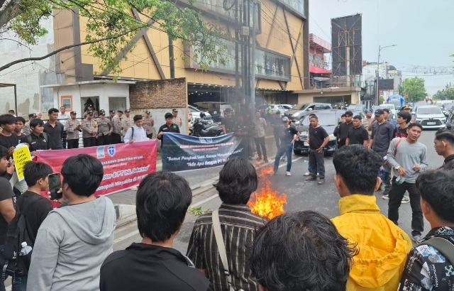 Distribusi Minyakita Diprotes, PT INL Dikepung Massa GMKI dan KAMMI Sumut