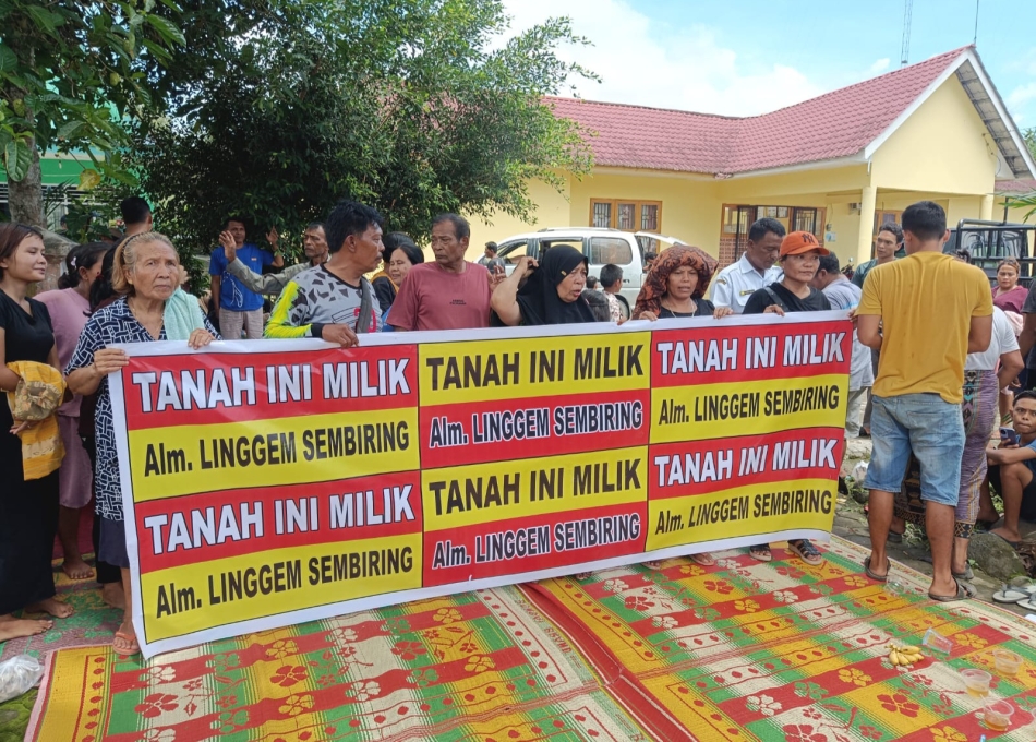 Protes Tanah Diserobot Pemkab Langkat, Keluarga Besar Alm Linggem Sembiring Makan Bersama di Kantor Camat