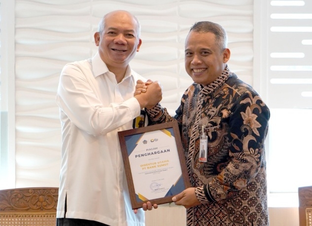 DJP Berikan Penghargaan Taxpayer Award ke Bank Sumut
