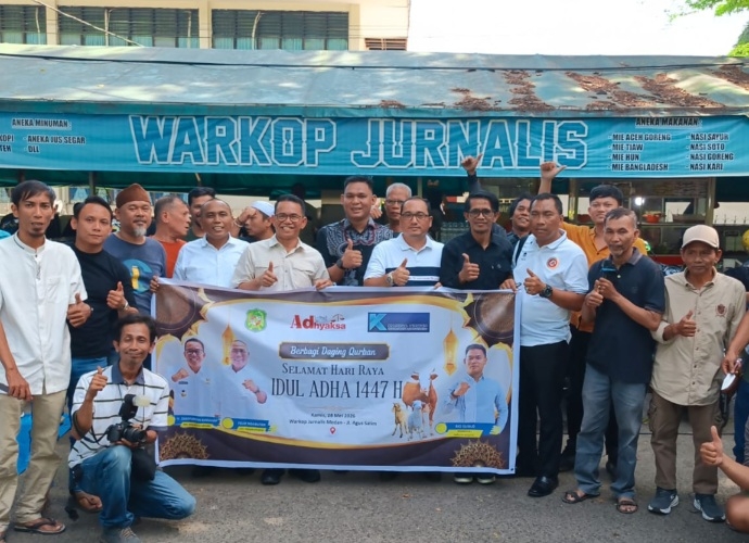 Wakil Walikota Medan dan FJM Berbagi Daging Kurban Idul Adha di Warkop Jurnalis