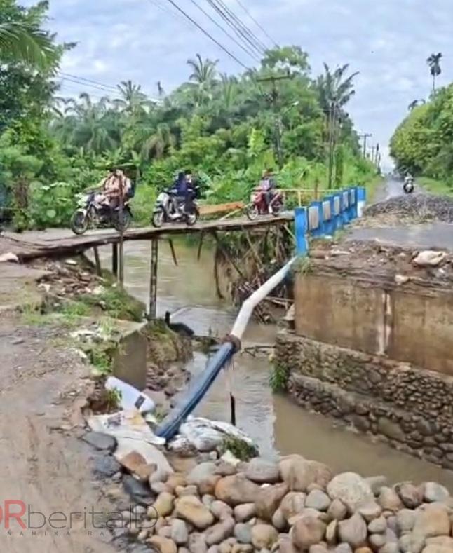 8 Bulan Terputus Diterjang Banjir, Warga Medan Krio Minta Perbaikan Jembatan Penghubung