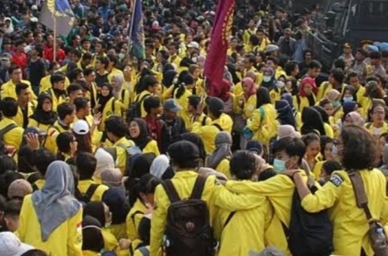 Demo Mahasiswa UI Tanpa Senjata Api di Bundaran HI