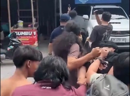 Markas Begal Marelan Digerebek Tim URC Polda Sumut: 8 Orang Ditangkap, 3 Ditembak Melawan Petugas