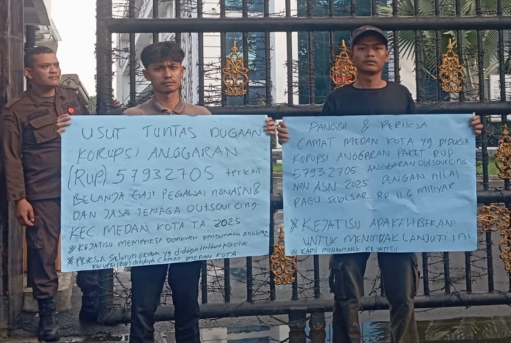 Meski Hanya Berdua, Tetap Semangat Suarakan Pemberantasan Korupsi di Kejati Sumut