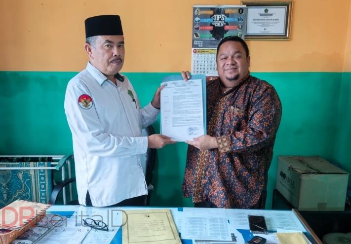 KUA Sunggal Serahkan SK BKM Masjid Al Ikhlas Medan Krio