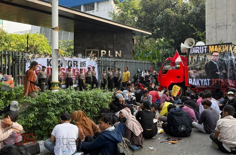 Kantor PLN Pusat Disegel Massa dari Kalimantan dan Sumatera