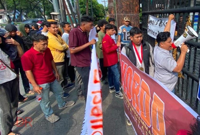 Kelompok Mahasiswa Geruduk Kejati Sumut, Desak Kasus Daerah Hingga Intervensi TNI ke Kortas Tipikor Polri