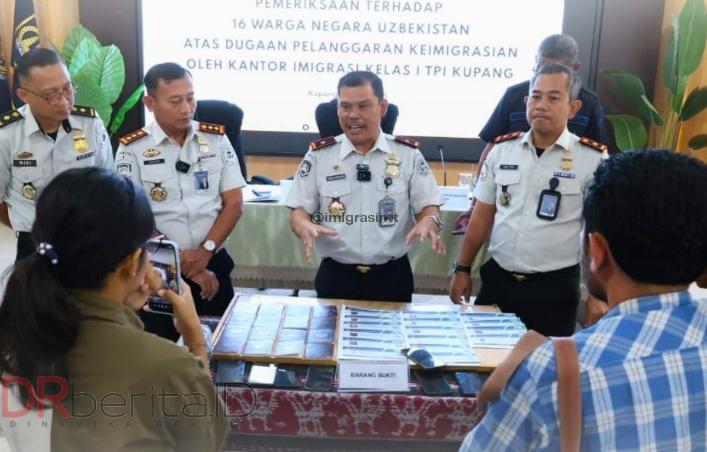 Imigrasi NTT Amankan 16 WNA Uzbekistan Terdampar di Alor
