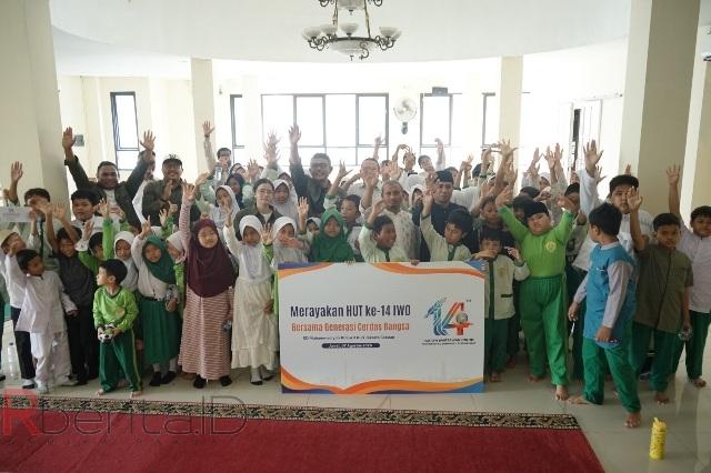 IWO Bagikan Beasiswa Untuk 8 Siswa SD Muhammadiyah 16 Jaksel di HUT ke 14