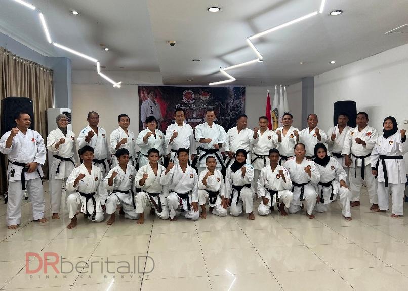 Ketua KONI Medan Terima Penghargaan DAN Kehormatan Shokaido: Janji Buka Dojo di Kecamatan