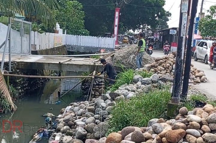 Proyek Talud Pasar 3 Datok Kabu Terancam Tidak Selesai Dikerjakan CV Busmor Engineering